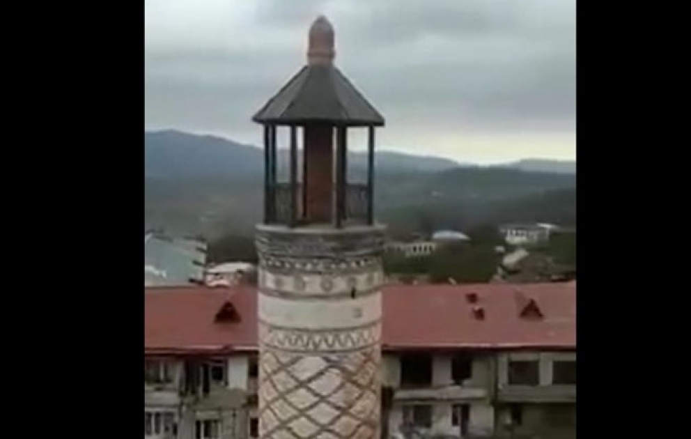 Azərbaycan əsgərləri Şuşa məscidində namaz qılır VİDEO