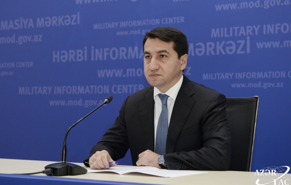Hikmet Hajiyev: Auch Rückzug von armenischen Separatisten aus Kalbajar ist von Zerstörungswut erfüllt VIDEO