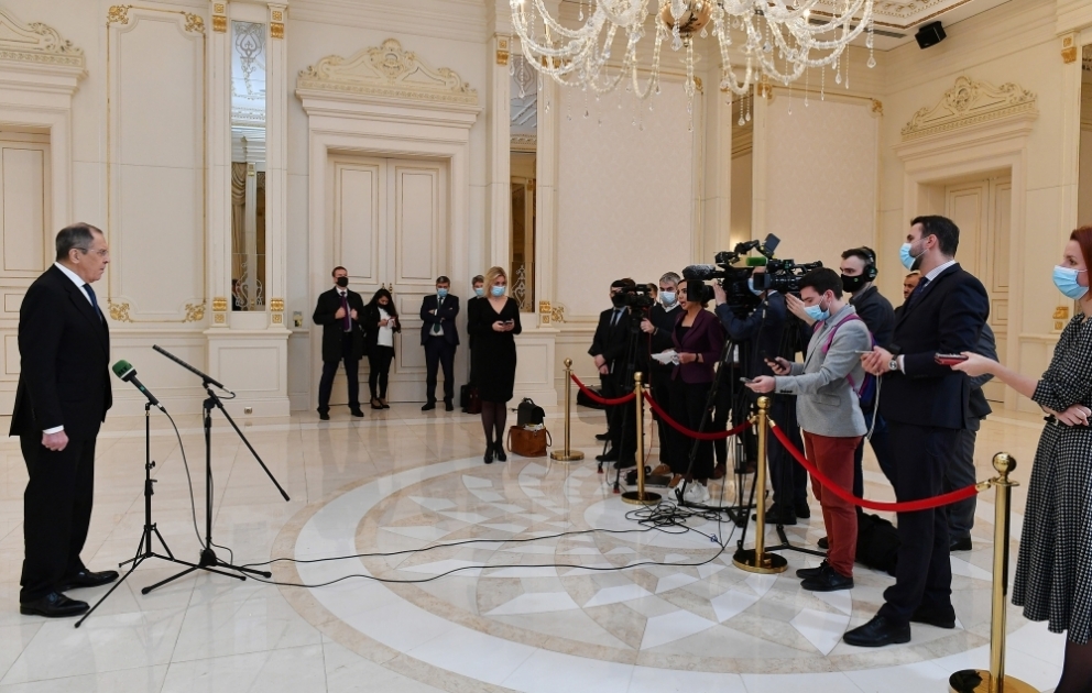Russian Foreign Minister speaks to media in Baku and responds to questions from journalists VIDEO