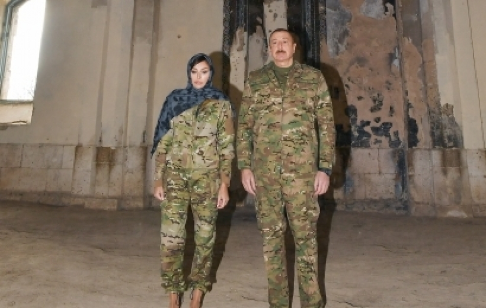 Präsident Ilham Aliyev und First Lady Mehriban Aliyeva besuchen aus Okkupation befreite Stadt Aghdam VIDEO