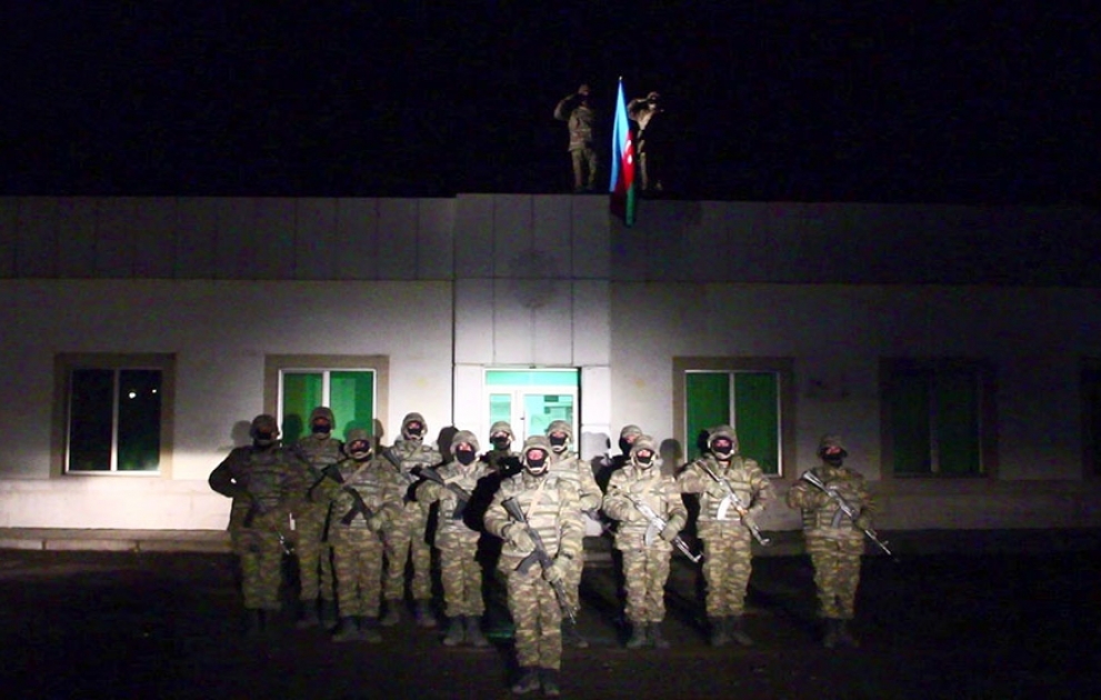 Le drapeau azerbaïdjanais a été hissé dans la région de Latchine, libérée de l'occupation VIDEO