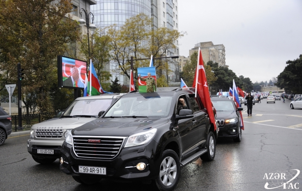 Жители Баку отметили освобождение Лачина, организовав автопробег ВИДЕО