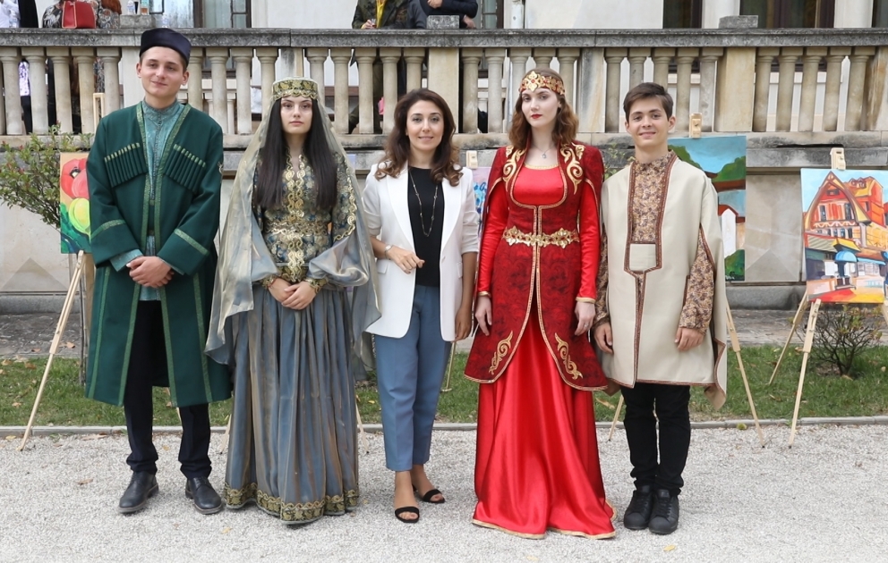 “Qarabağ” Azərbaycan Milli Geyim kolleksiyasından nümunələr Sofiyada nümayiş olunub VİDEO