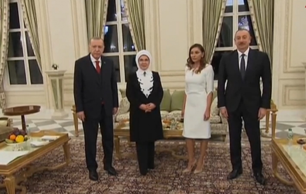 Prezident İlham Əliyevin və xanımı Mehriban Əliyevanın adından Prezident Rəcəb Tayyib Ərdoğanın və xanımı Əminə Ərdoğanın şərəfinə nahar verilib VİDEO