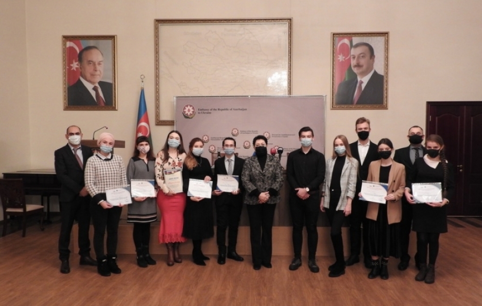 Kiyevdə ADA Universiteti tərəfindən elan edilmiş müsabiqədə qalib gələn tələbələr mükafatlandırılıb VİDEO
