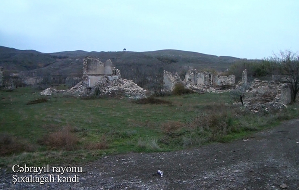Müdafiə Nazirliyi Cəbrayıl rayonunun Şıxalıağalı kəndinin videogörüntülərini paylaşıb VİDEO