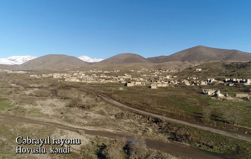Verteidigungsministerium veröffentlicht Videoaufnahmen aus dem von der Besatzung befreiten Dorf Hovuslu in Region Jabrayil VIDEO