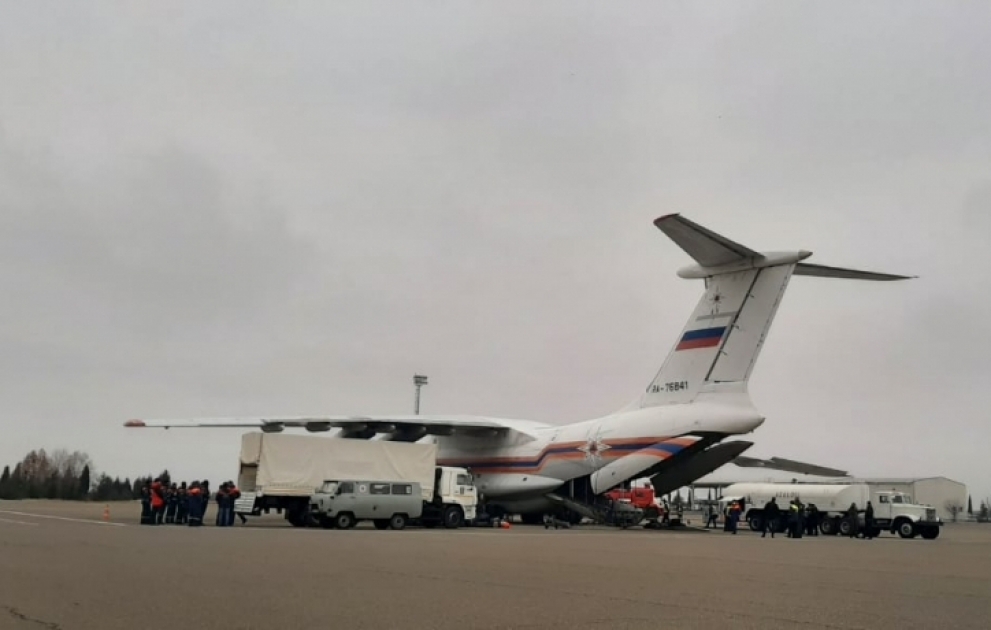 Flugzeug mit Spezialisten für Minenräumung aus Russland in Ganja gelandet VIDEO