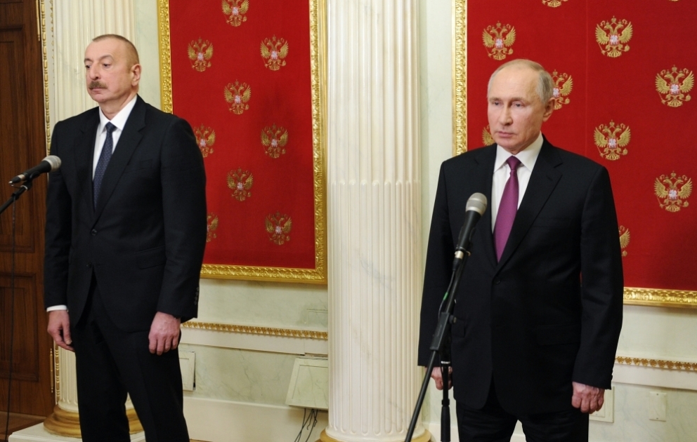 Le président russe, le président azerbaïdjanais et le premier ministre arménien font des déclarations à la presse VIDEO