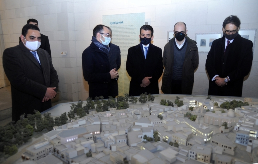 La délégation de l’ICESCO visite la vieille ville à Bakou VIDEO