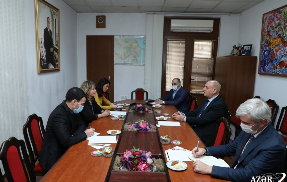 L’ambassadrice d’Algérie : Nous voudrions le renforcement des liens entre l’AZERTAC et les médias algériens VIDEO