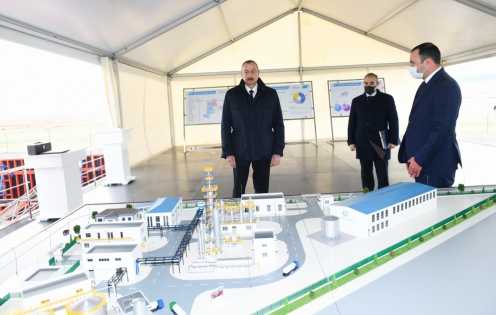 Prezident İlham Əliyev Sumqayıt Kimya Sənaye Parkında iki zavodun təməlini qoyub, vərəqə şüşə istehsalı müəssisəsinin açılışını edib VİDEO