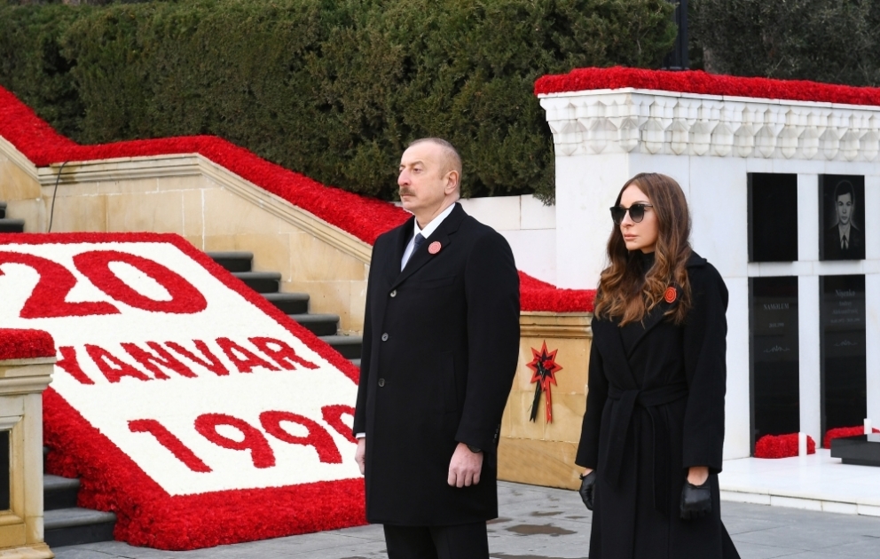 20. Januartragödie 1990: Präsident Ilham Aliyev und First Lady Mehriban Aliyeva besuchen Märtyrerallee VIDEO