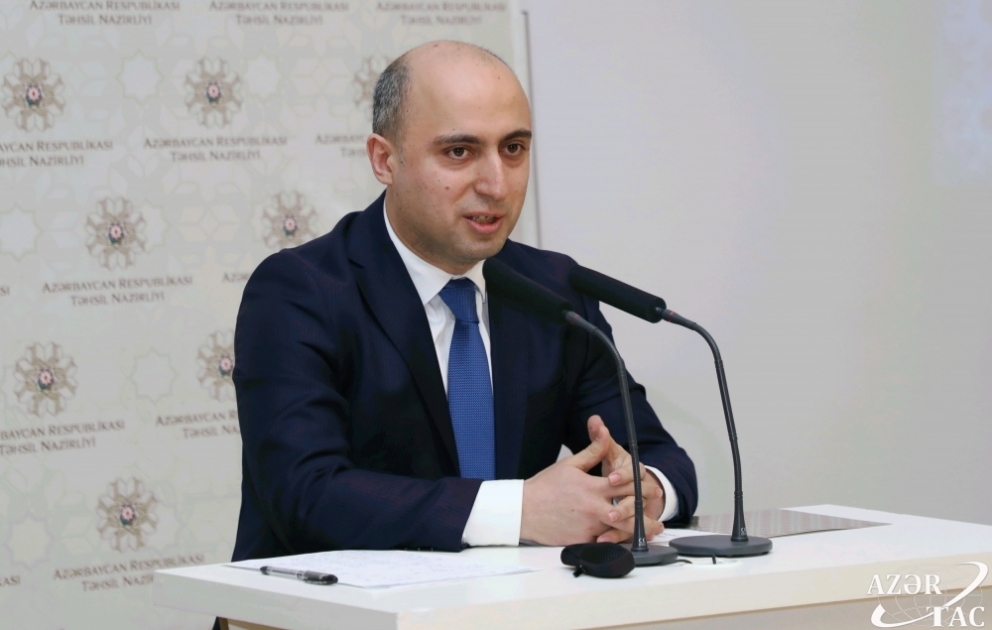 İbtidai siniflər növbəli şəkildə dərsə başlayır VİDEO