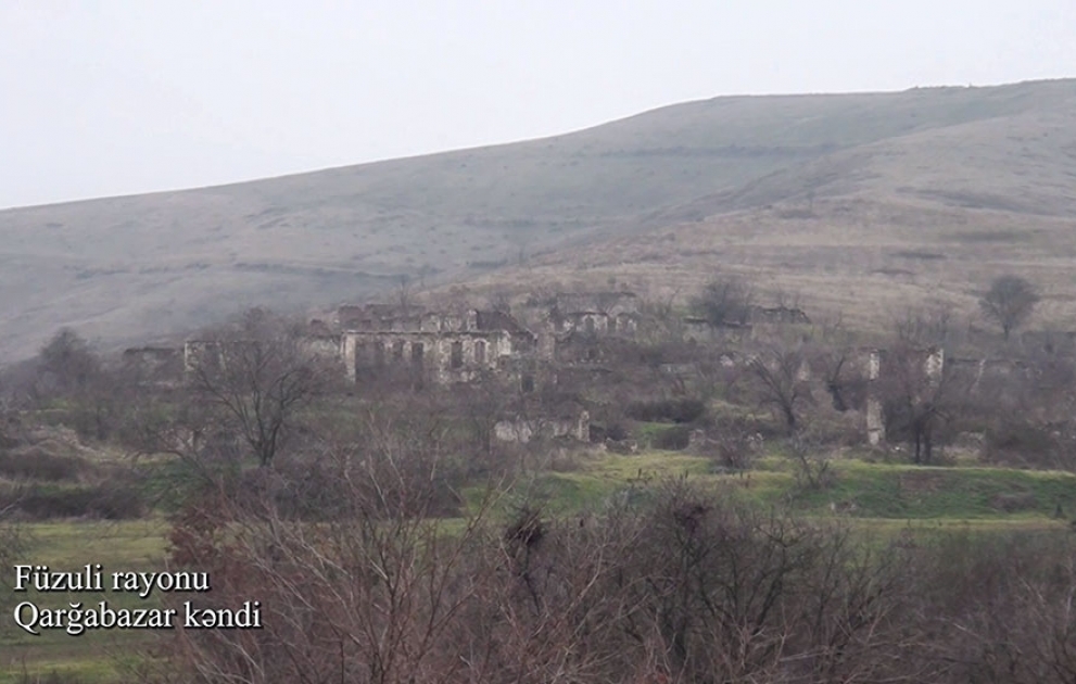 Verteidigungsministerium veröffentlicht Videoaufnahmen aus dem befreiten Dorf Garghabazar im Rayon Füsuli VIDEO