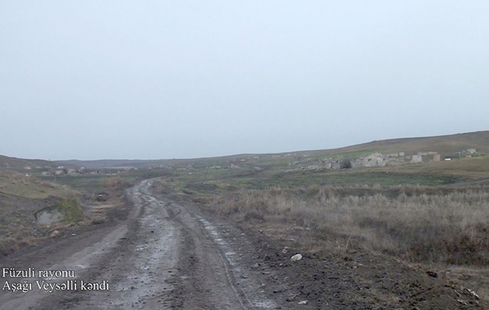 Verteidigungsministerium veröffentlicht Videoaufnahmen aus dem befreiten Dorf Aschaghi Aybasanli im Rayon Füsuli VIDEO