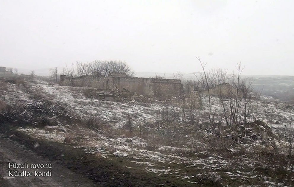 Verteidigungsministerium veröffentlicht Videoaufnahmen aus dem befreiten Dorf Kurdlar im Rayon Füsuli VIDEO