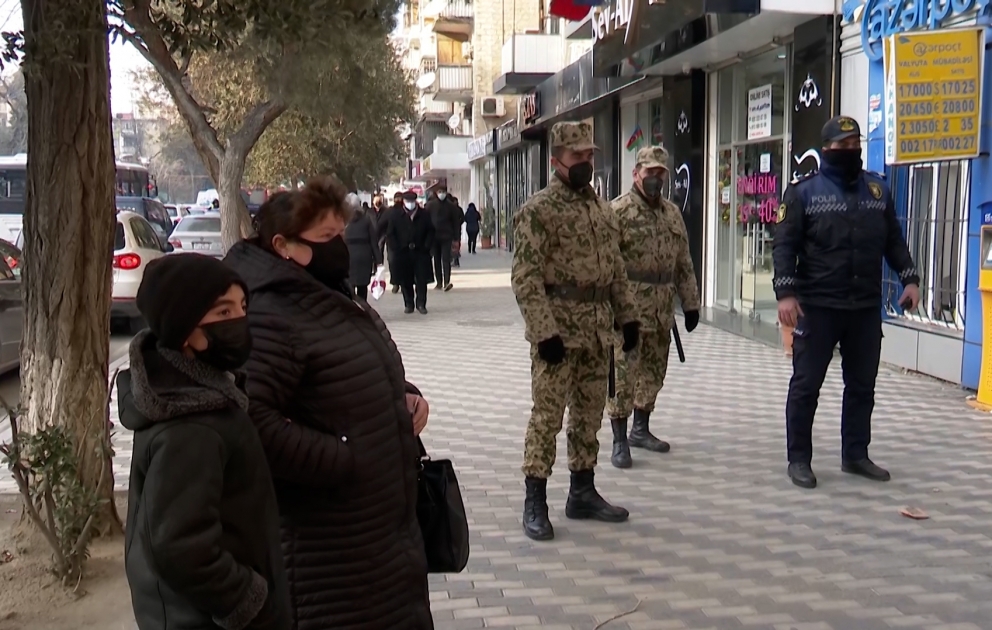Polis əməkdaşları ticarət obyektlərində sanitar-epidemioloji vəziyyətə nəzarəti gücləndiriblər VİDEO