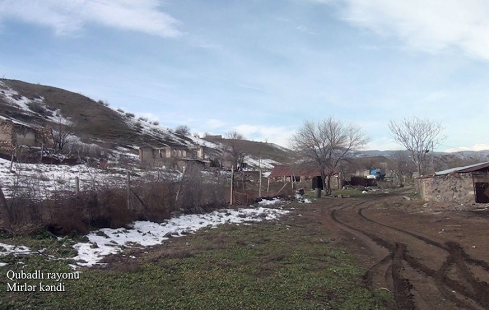 Verteidigungsministerium veröffentlicht Videoaufnahmen aus dem befreiten Dorf Mirler im Rayon Gubadli VIDEO