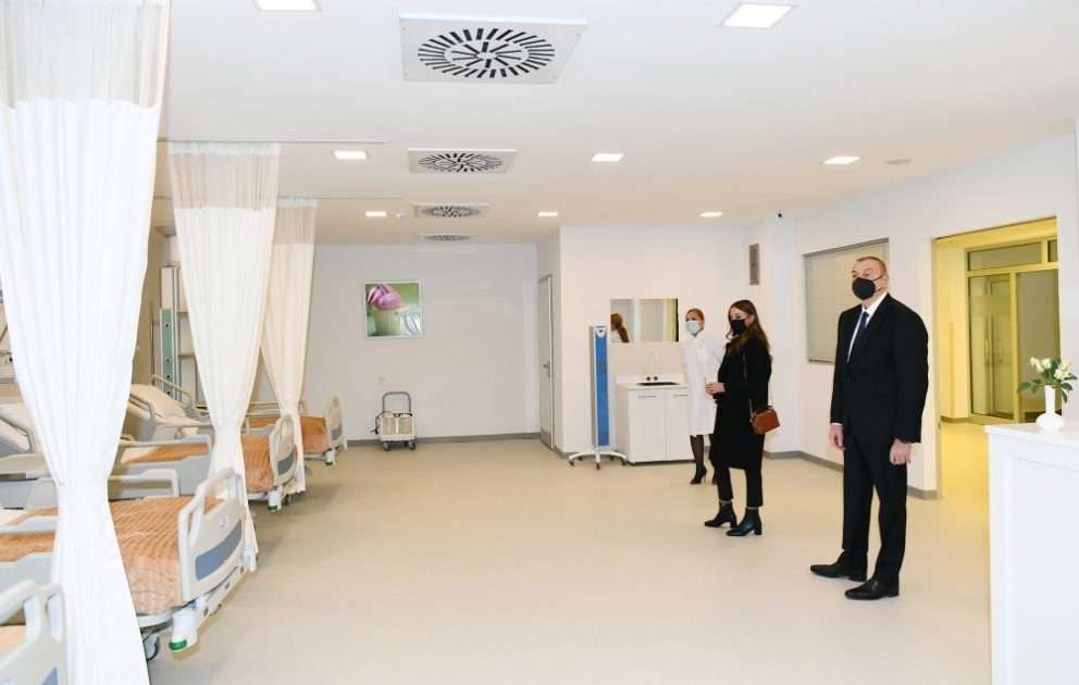 Un nouveau bâtiment de l’Hôpital central de l’Abchéron ouvre ses portes  La cérémonie a été marquée par la présence du président Ilham Aliyev et de la première dame Mehriban Aliyeva VIDEO