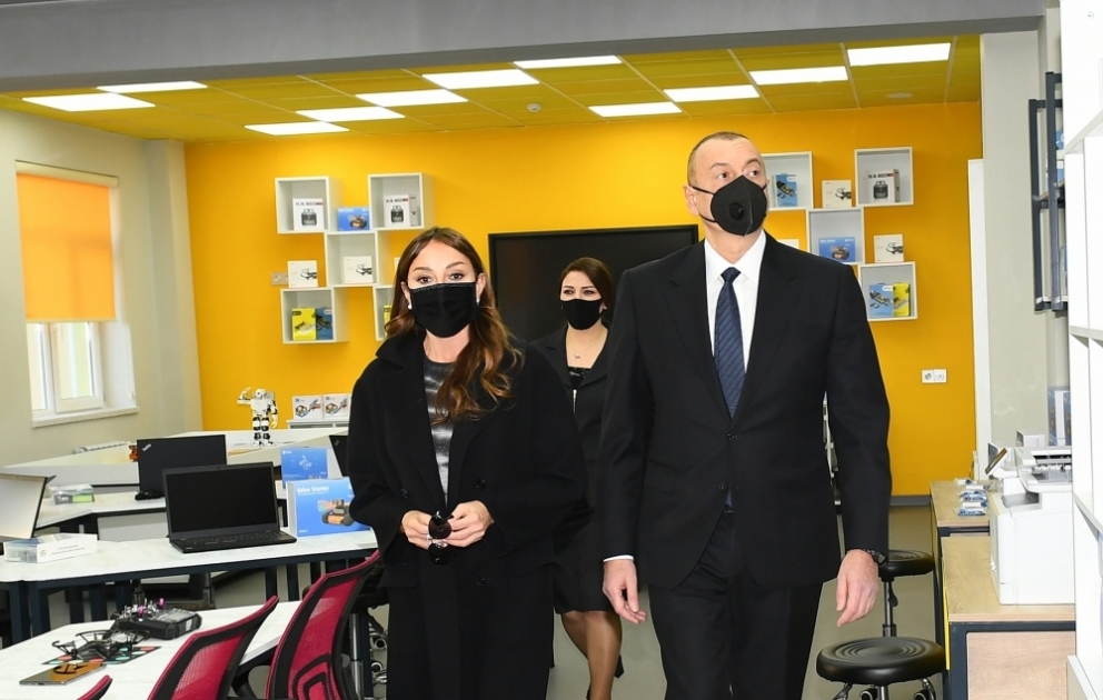 Präsident Ilham Aliyev und First Lady Mehriban Aliyeva besuchen Schul-Lyzeum Nr. 3 in Khirdalan VIDEO