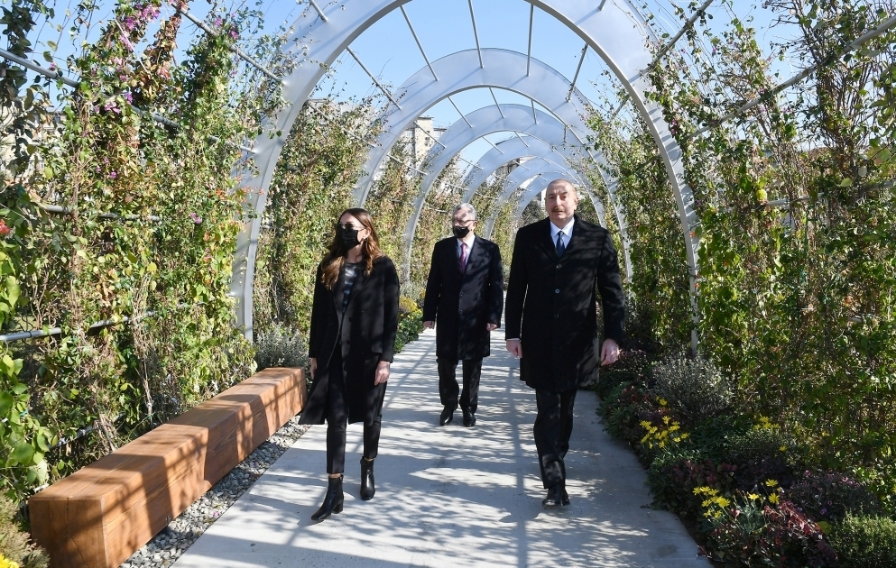 Prezident İlham Əliyev və birinci xanım Mehriban Əliyeva Bakının Yasamal rayonunda yeni salınan meşə tipli parkın açılışında iştirak ediblər YENİLƏNİB VİDEO