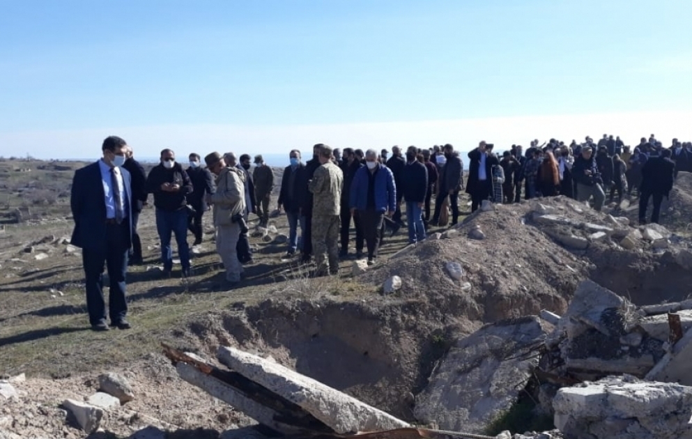 Leiter des diplomatischen Korps lernen von armenischen Okkupanten völlig zerstörte Stadt Jabrayil kennen VIDEO