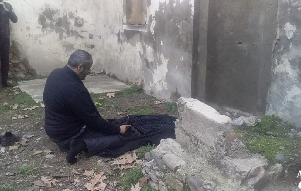 Liviyalı diplomat ermənilər tərəfindən dağıdılmış Zəngilan şəhər məscidində namaz qılıb VİDEO