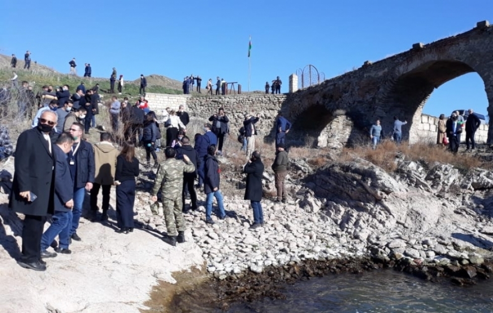 Xarici diplomatlar Xudafərin körpüsündə  FOTO VİDEO