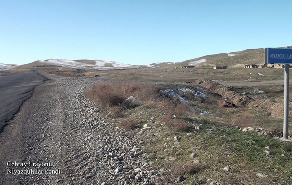 Le ministère de la Défense diffuse une vidéo du village de Niyazgouloular de la région de Djabraïl VIDEO