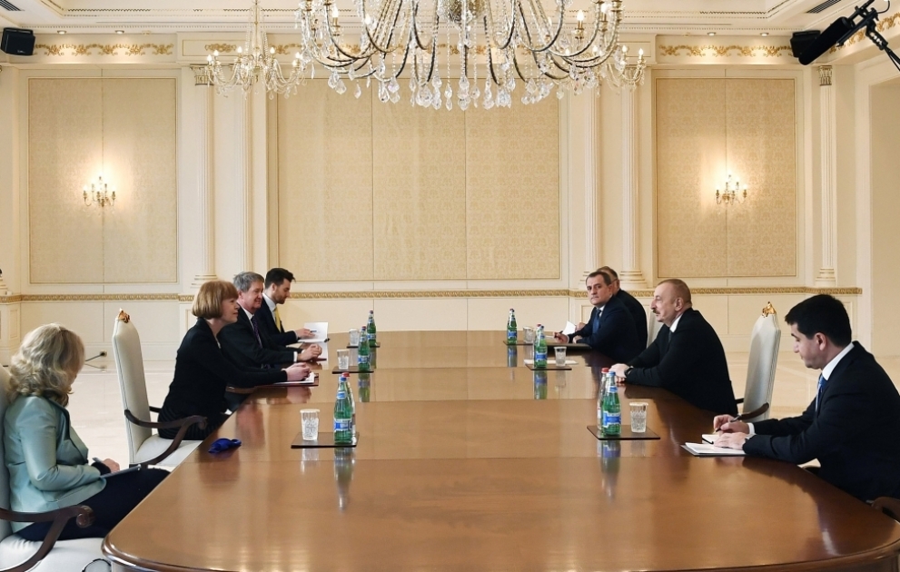 Le président Ilham Aliyev reçoit la sous-secrétaire d'Etat parlementaire britannique pour le Voisinage européen et les Amériques VIDEO