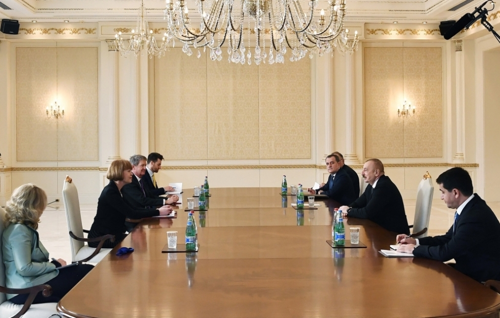 Präsident Ilham Aliyev empfängt britische Ministerin für europäische Nachbarschaft und Amerika VIDEO