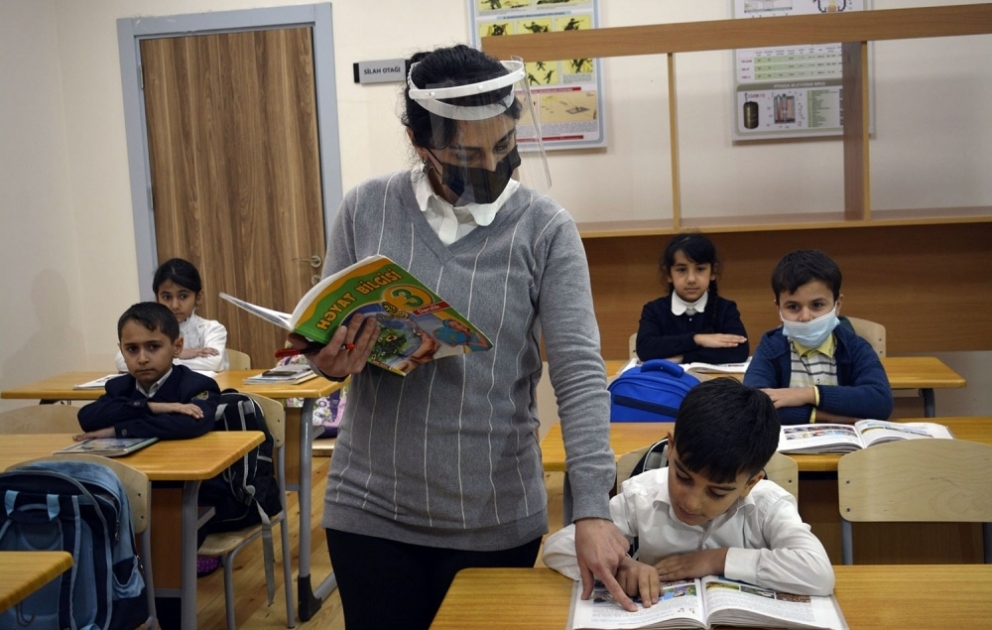 Xudat şəhərində 432 şagird yerlik yeni məktəb binası istifadəyə verilib VİDEO