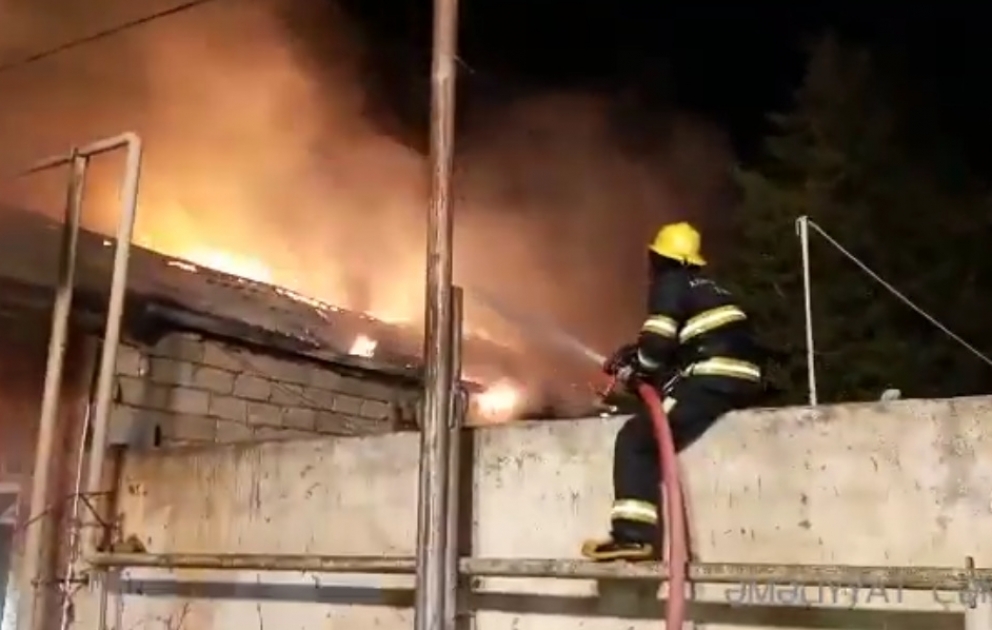 FHN Suraxanı rayonunda baş vermiş yanğınla bağlı məlumat yayıb VİDEO