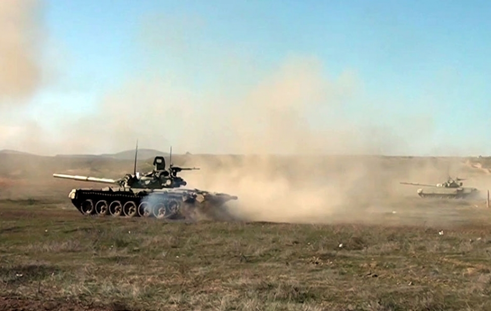 Azərbaycan tankçıları yeni tədris ilində ilk döyüş atışlarını icra ediblər VİDEO