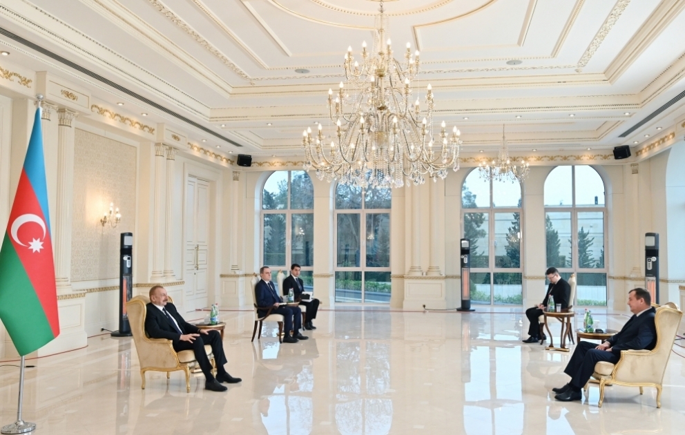 Präsident Ilham Aliyev empfängt neuen belarussischen Botschafter zur Entgegennahme des Beglaubigungsschreibens VIDEO