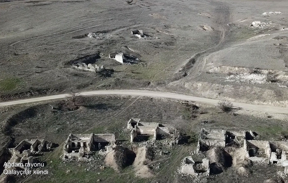 Verteidigungsministerium veröffentlicht Videoaufnahmen aus dem befreiten Dorf Galaycilar in Aghdam Region VIDEO