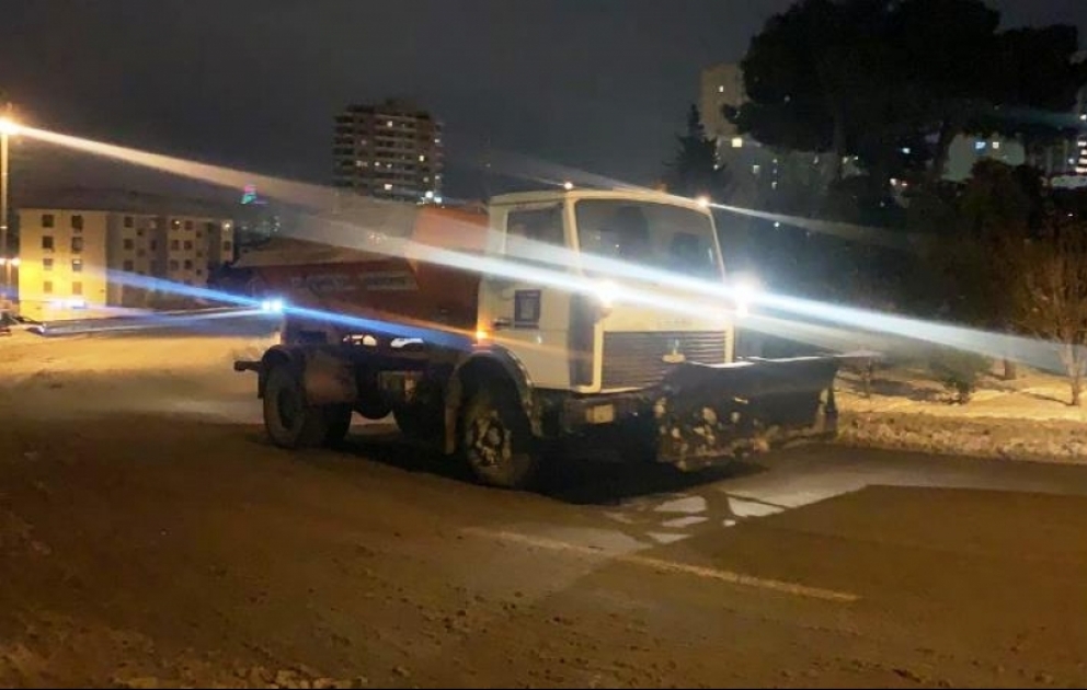 Bakıda yolların təmizlənməsi bütün gecə ərzində davam edəcək VİDEO