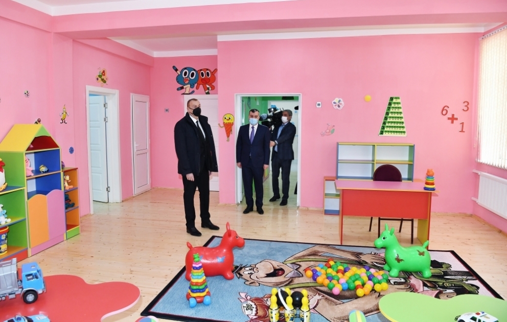 Bakının Ramana qəsəbəsində şəhid ailələri və müharibə əlillərinə mənzillərin təqdim olunması mərasimi keçirilib  Prezident İlham Əliyev mərasimdə iştirak edib YENİLƏNİB VİDEO