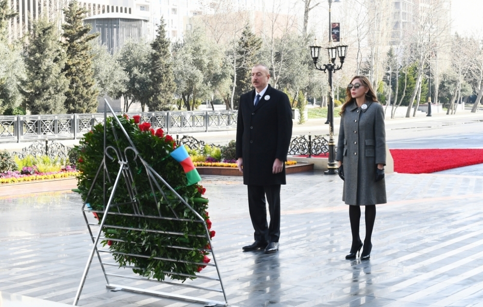 Prezident İlham Əliyev və birinci xanım Mehriban Əliyeva Xocalı soyqırımı abidəsini ziyarət ediblər YENİLƏNİB VİDEO