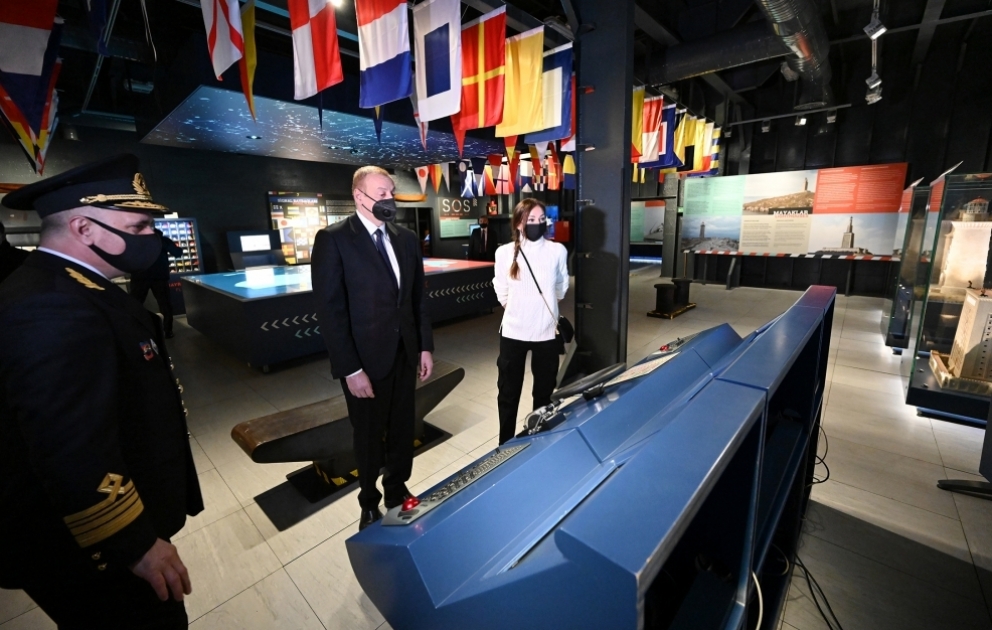 Schiffsmuseum “Surakhani“ in Baku mit Teilnahme von Präsident Ilham Aliyev und First Lady Mehriban Aliyeva eröffnet VIDEO