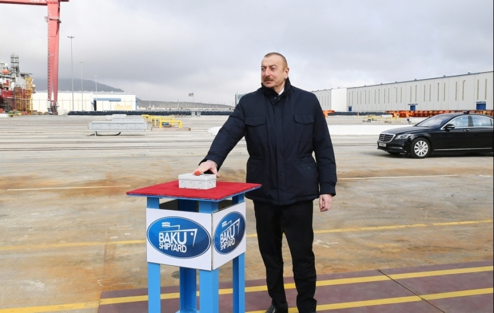 Prezident İlham Əliyev və birinci xanım Mehriban Əliyeva “Ro-Pax” tipli “Akademik Zərifə Əliyeva” gəmi-bərəsinin suya salınması və eyni təyinatlı “Azərbaycan” gəmi-bərəsinin istismara verilməsi mərasimlərində iştirak ediblər YENİLƏNİB 2 VİDEO