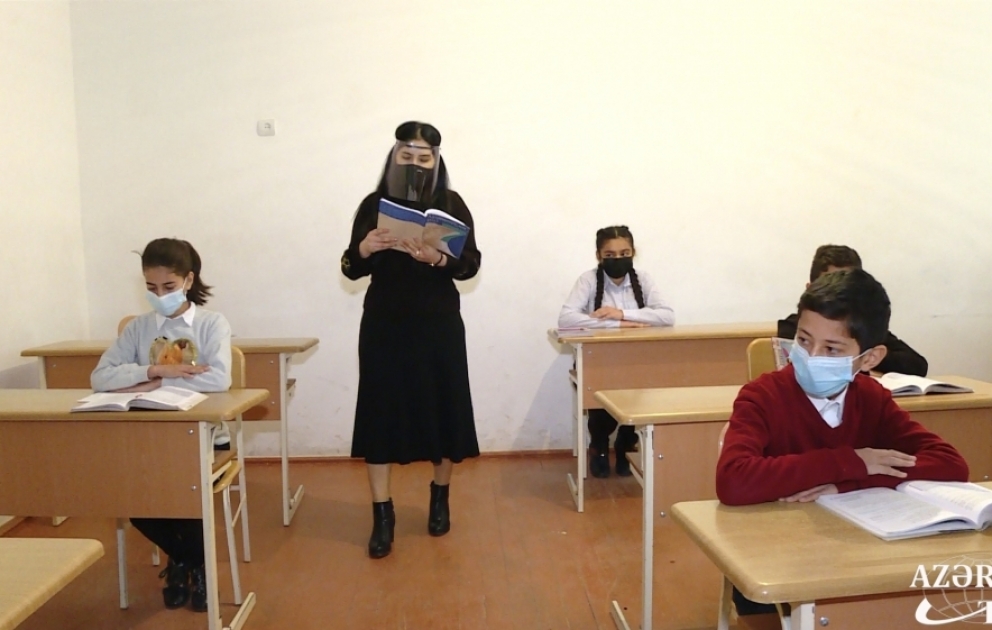 Ucqar kənddə dərs deyən bakılı qız  FOTO VİDEO