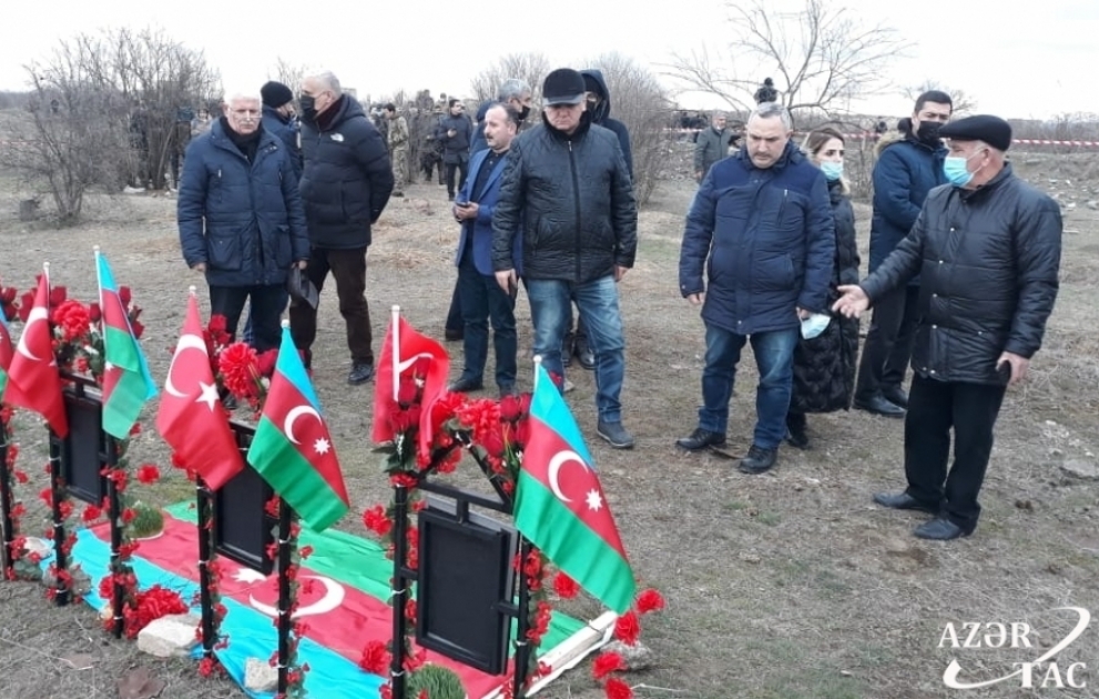 Руководители медиа-органов и общественные активисты посетили Шехидляр хиябаны в Агдаме  ФОТО ВИДЕО