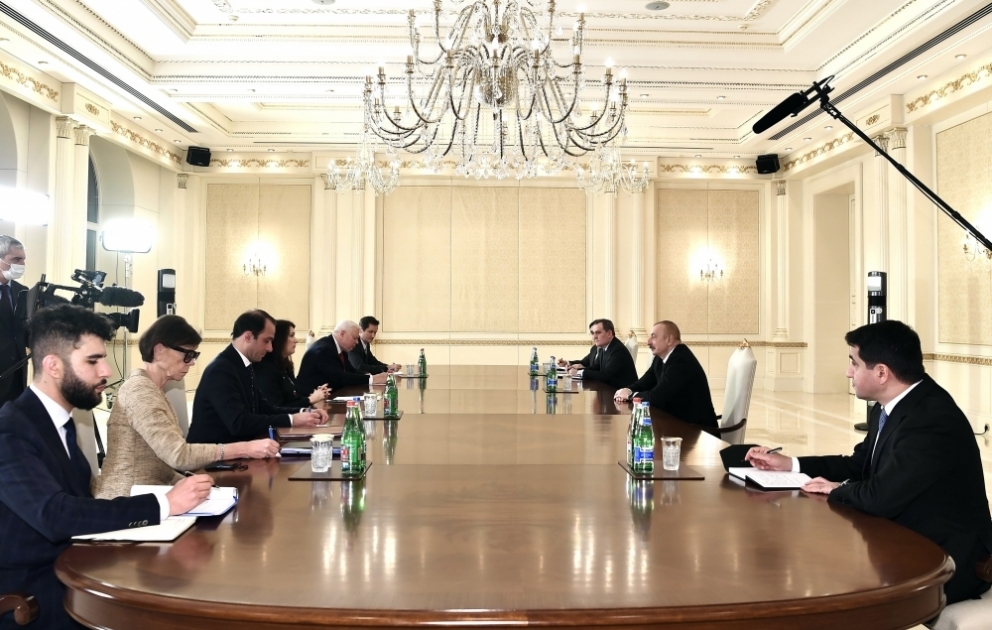 Präsident Ilham Aliyev empfängt Delegation um neue amtierende OSZE-Vorsitzende VIDEO