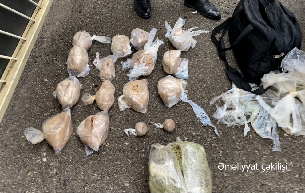 Polis əməkdaşlarının keçirdikləri əməliyyat zamanı 16 kiloqramdan çox narkotik vasitə qanunsuz dövriyyədən çıxarılıb VİDEO
