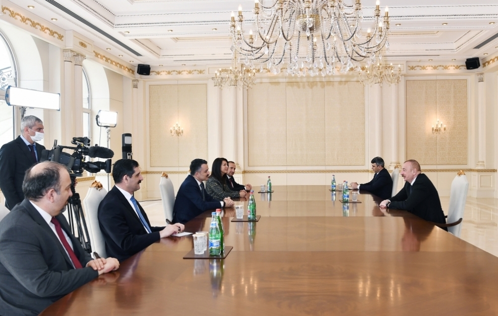 Präsident Ilham Aliyev empfängt türkische Delegation VIDEO