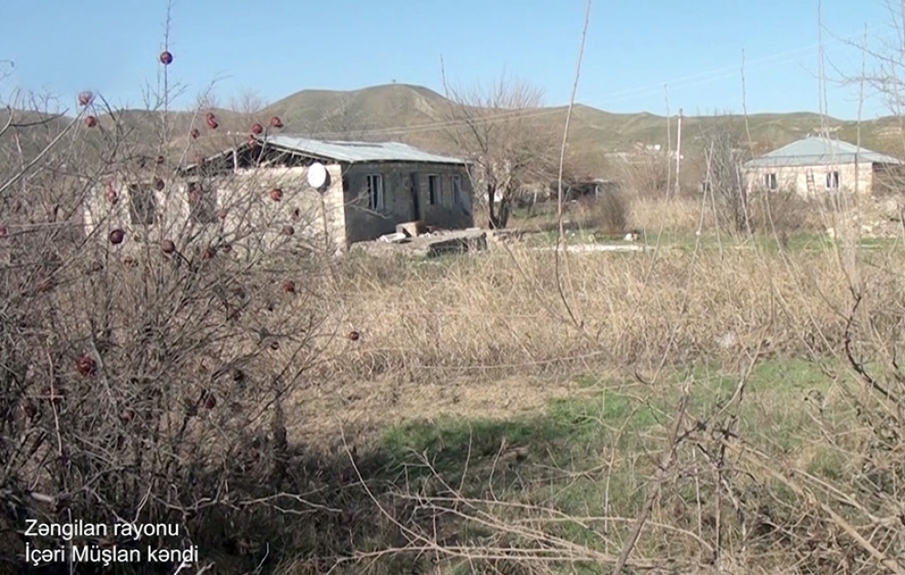 Videoaufnahmen aus dem befreiten Dorf Itschäri Müschlan im Rayon Sängilan veröffentlicht VIDEO
