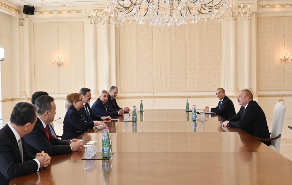 Le président Ilham Aliyev reçoit une délégation menée par la ministre turque du Commerce VIDEO