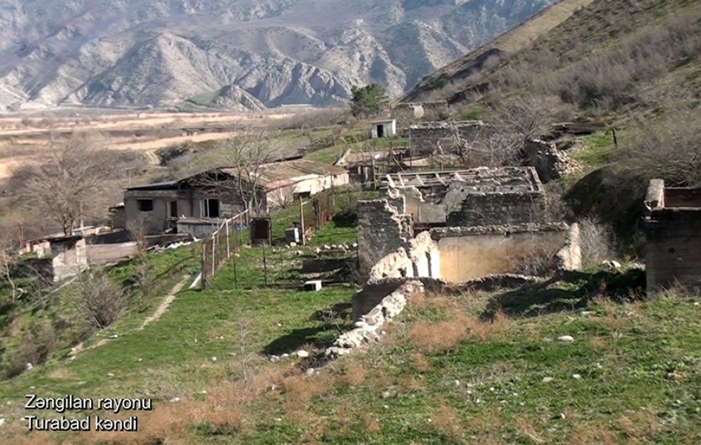 Verteidigungsministerium veröffnetlicht Videoaufnahmen aus dem befreiten Dorf Turabad im Bezirk Zangilan VIDEO